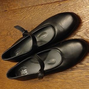 SAS Ladies Mary Jane Size 11 shoes